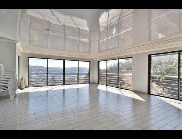 6 BEDROOM HOUSE FOR SALE IN GLENVISTA